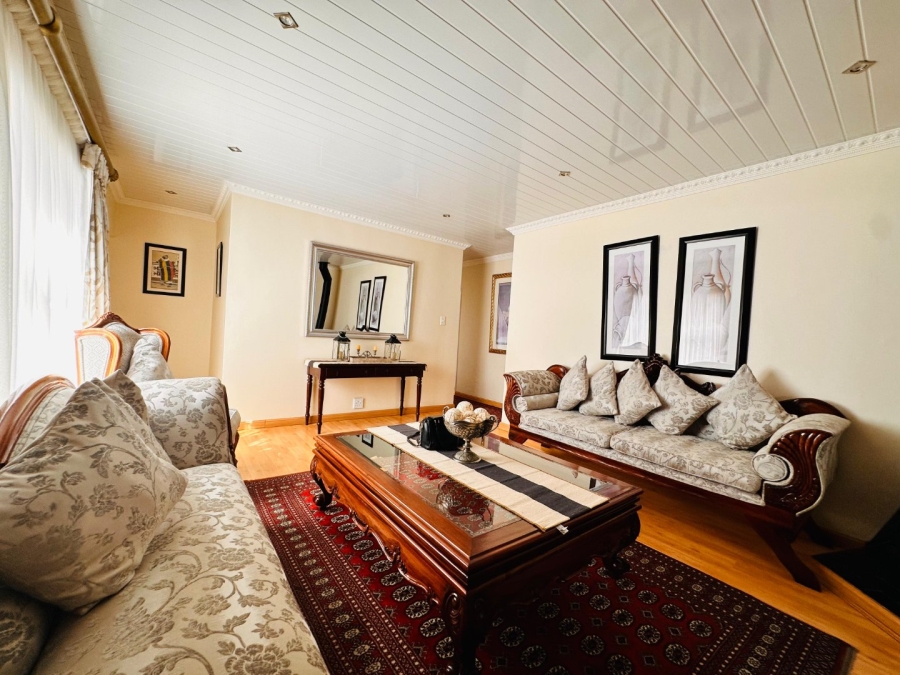 4 Bedroom Property for Sale in Flamingo Vlei Western Cape